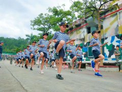 黄埔青少年军校夏令营达到强身健体效果